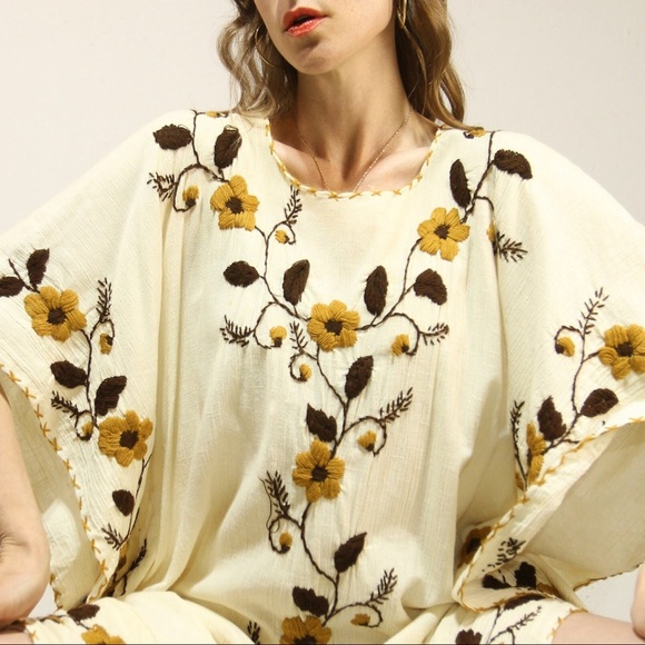 1970s Mexican Kaftan with Gorgeous Floral Embroidery - Picture 4 of 8